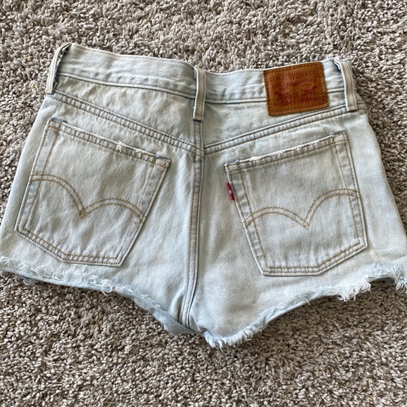 Levi Jean shorts - Picture 2 of 3